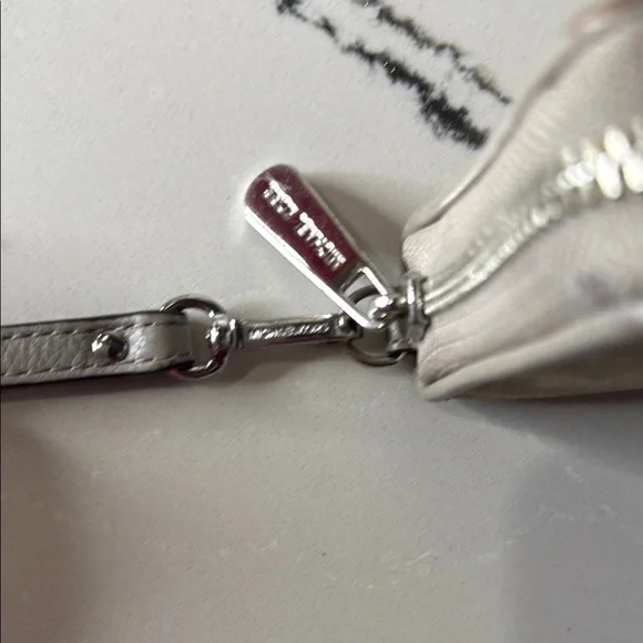 Michael Kors Jet Set Travel Continental Light Grey Logo Wristlet - Picture 12 of 12